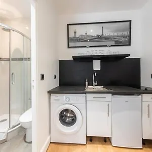 near-eiffel-tower-cute-little-studio-apartment.fr-paris.fr/